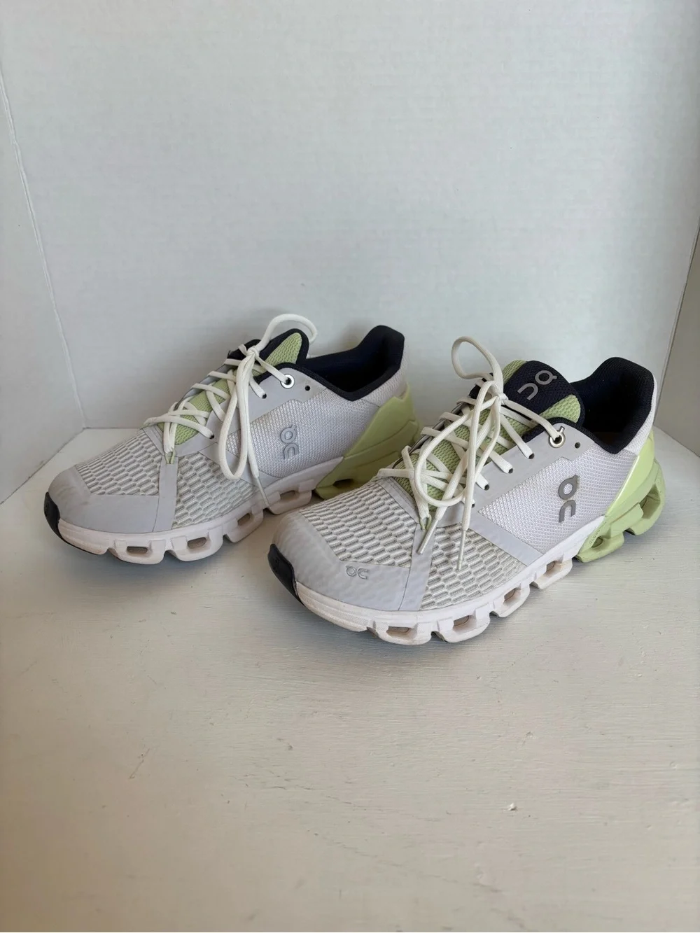 On CloudFlyer White Mint Green Athletic Sneakers Size 7.5